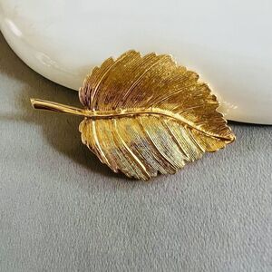 Vintage signed AK Anne Klein Brooch Leaf Brushed Gold Tone 1521